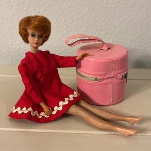 1960s BARBIE BUBBLE RED HAIR VINTAGE RETRO W/ CLOTHES & HAT BOX PINK VINYL CASE